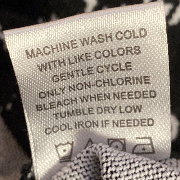 Adrienne Vittadini Sweater Long sleeve asymmetrical buttons chevron print M - Picture 9 of 10